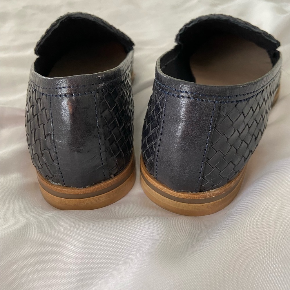 Loafers.Italian designed weaved leather w/tan heel.Sz 7. Barely worn. - Picture 6 of 6